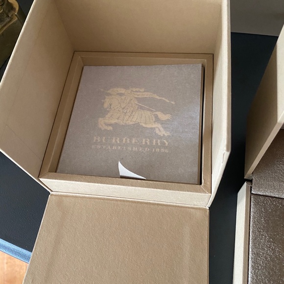 Burberry ladies haymarket the city watch - Picture 6 of 8